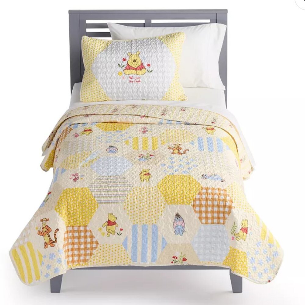Winnie The Pooh Quilt Set - Twin